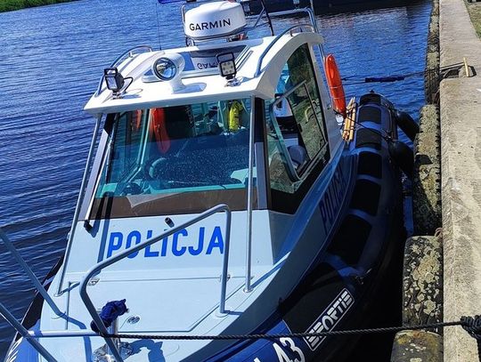 Barka paliwowa uderzyła w nabrzeże i odpłynęła z miejsca. Kapitan statku był pijany