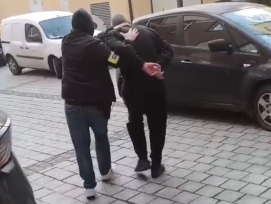 Będąc pod wpływem kokainy spowodował wypadek i uciekł. Policjanci zatrzymali 52-letniego mężczyznę