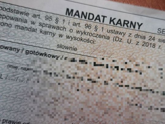 Bez prawa jazdy kierował lawetą. Policjanci nałożyli na niego 22 mandaty, ukarali też pracodawcę