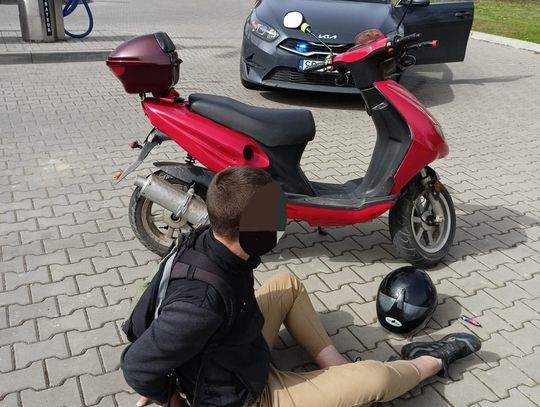 Bezczelna kradzież na stacji paliw. 20-latek ukradł skuter, a na miejscu zostawił swój rower