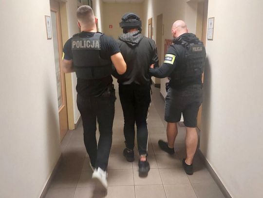 Bezdomny mężczyzna znaleziony martwy z raną postrzałową. 25-latek przyznał się koledze do zabójstwa