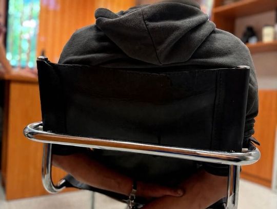 Bezdomny napadł bezdomnego. 28-latek pobił 59-latka pałką, a potem zabrał mu plecak
