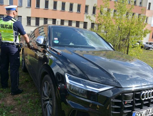 Białorusini zatrzymani w kradzionym audi. Mówili, że auto na niemieckich blachach wypożyczyli w Warszawie