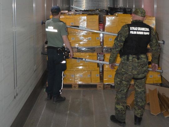 Białoruski kierowca przemycał alkohol wart blisko milion złotych. Jechał z Niemiec do Polski Białoruski kierowca przemycał alkohol wart blisko milion złotych. Jechał z Niemiec do Polski