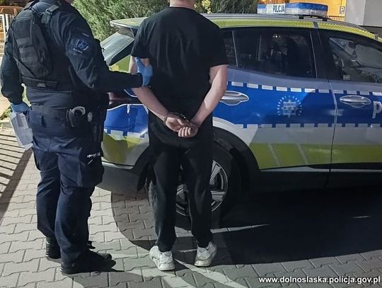 Biały proszek pod nosem zdradził kierowcę. 25-latek wpadł w ręce policji Biały proszek pod nosem zdradził kierowcę. 25-latek wpadł w ręce policji
