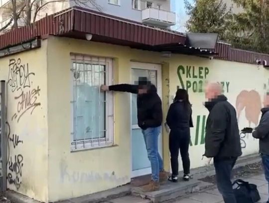 "Biedakasyno" w niepozornym sklepie osiedlowym. Służby znalazły w środku pięć automatów do gier