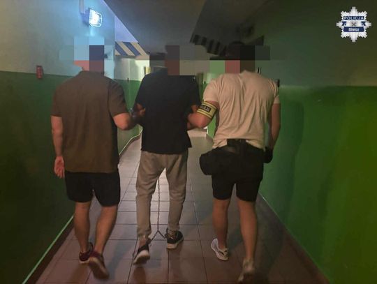 Bił 71-letnia matkę po twarzy i całym ciele. Zmaltretowana kobieta trafiała do szpitala. Policja zatrzymała 40-latka