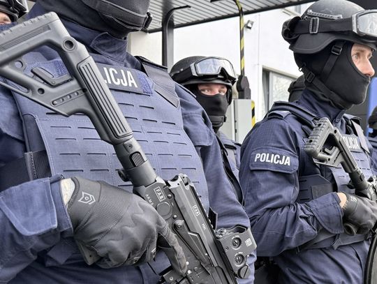 Błyskawiczna akcja Grupy Szybkiego Reagowania. Nożownik i złodziej obezwładnieni w kamienicy