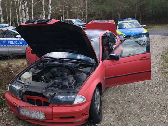 BMW gubiło części podczas pościgu. 25-latek był pijany, miał trzy zakazy jazdy i amfetaminę