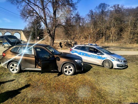 BMW jechało całą szerokością drogi. Za kierownicą kompletnie pijana kobieta. Wiozła dwójkę dzieci BMW jechało całą szerokością drogi. Za kierownicą kompletnie pijana kobieta. Wiozła dwójkę dzieci