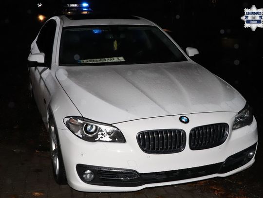 BMW nie miało przedniej tablicy, a tylna należała do innego auta. Kierowca odpowie przed sądem