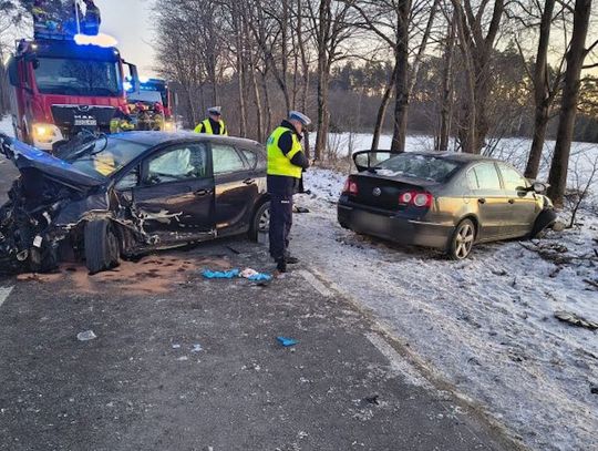 BMW zjechało na przeciwległy pas. 19-latek pod wpływem narkotyków doprowadził do karambolu