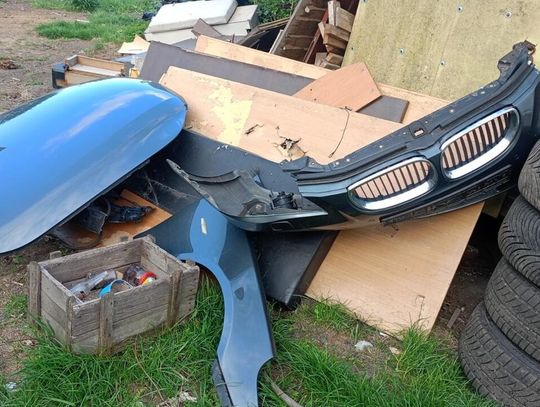 BMW zniknęło z posesji. 18-latek wracał do niego kilka razy, aż udało mu się odjechać