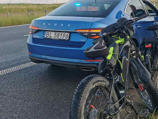 Bracia jechali rowerami drogą ekspresową. Tłumaczyli się, że tak kazała im nawigacja i chcą dotrzeć do Finlandii