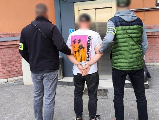 Brutalnie bili ludzi, a potem ich okradali. Akcja policji i seria zatrzymań