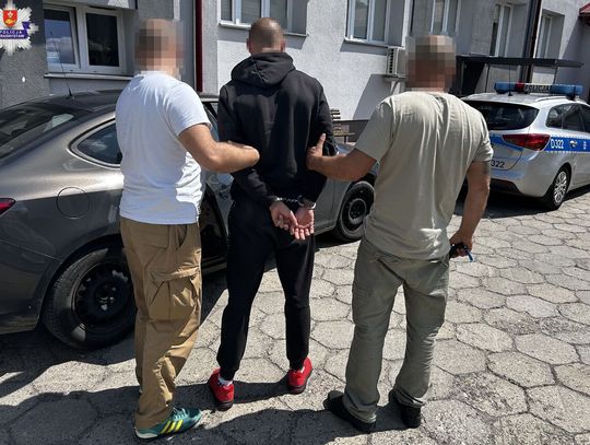 Brutalnie pastwił się nad własną dziewczyną. Młoda kobieta była bita po głowie, kopana i podduszana