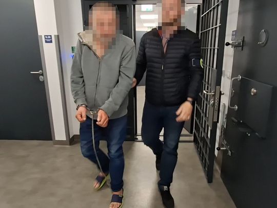 Brutalnie zaatakował sąsiada maczetą. 44-latek odpowie za usiłowanie zabójstwa