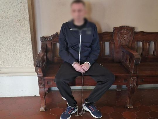 Brutalnie zabił babcię i przez 18 lat żył na wolności. Dopadli go policjanci z Archiwum X