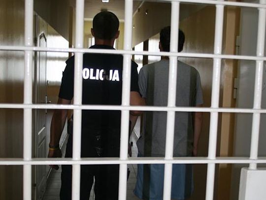 Brutalny atak na młodą kobietę w Toruniu. 24-latka walczy o życie, napastnik zatrzymany po obławie