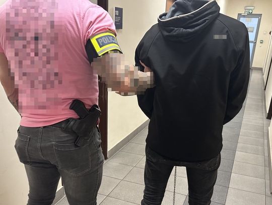 Brutalny atak na staruszkę. Przewrócił ją i wyrwał torebkę. Policja ma sprawcę