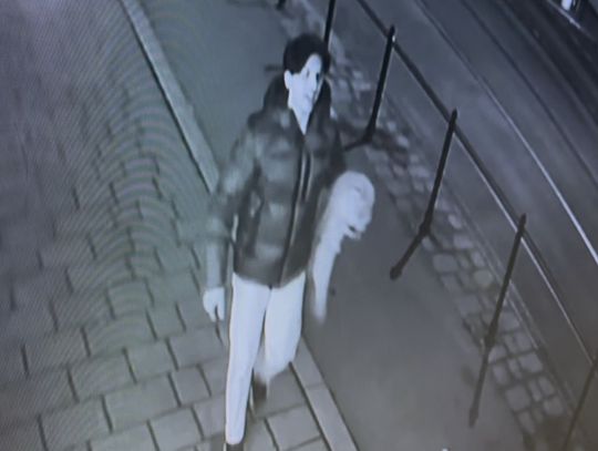 Brutalny atak w Krakowie. Policja publikuje wizerunek sprawcy i prosi o pomoc