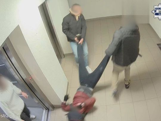 Brutalny atak w windzie. Zaczęło się od przypadkowego szturchnięcia ramieniem
