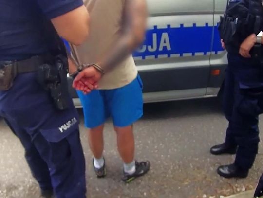 Brutalny napad na 76-latkę. Przewrócił seniorkę poruszającą się o chodziku i zerwał z niej biżuterię