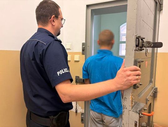 Brutalny rozbój na dworcu. Dwaj pijani mężczyźni skatowali 41-latka czekającego na pociąg