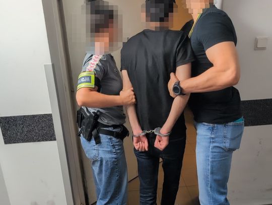 Brutalny rozbój przy wpłatomacie. Pięciu Gruzinów pobiło 25-latka i ukradło mu 20 tysięcy złotych