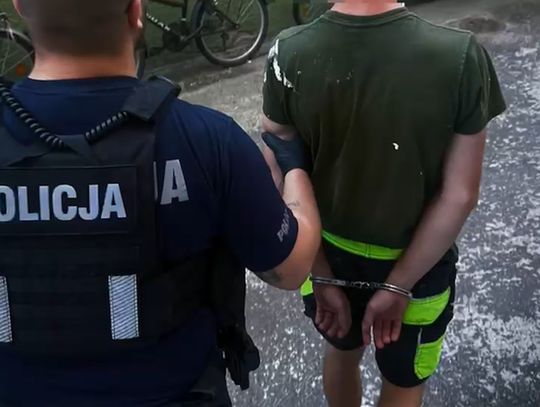 Budowlaniec przyszedł do pracy, policjanci już na niego czekali. Poszukiwany 22-latek zatrzymany