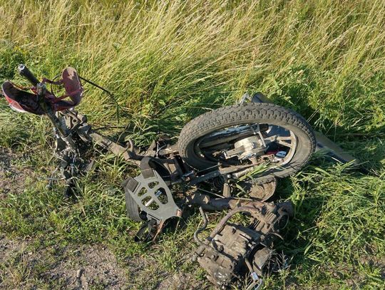 Bus staranował motorower podczas wyprzedzania. Ojciec i syn trafili pod opiekę lekarzy