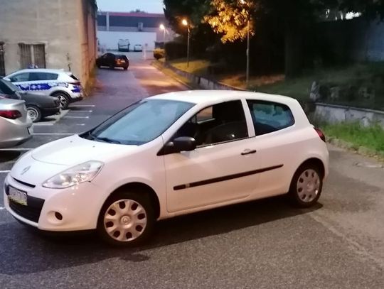 Był tak napruty, że zamiast pod blok zajechał na policyjny parking