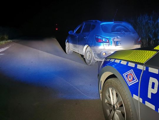 Był tak pijany, że nie umiał dmuchnąć w alkomat. Kierowca nissana wpadł po sygnale od świadków