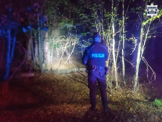 Całą noc szukali człowieka w lesie. Rano telefon wyjaśnił zagadkę roweru i koszyka z grzybami
