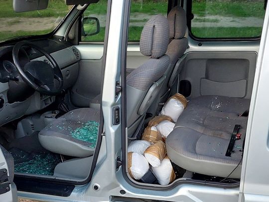 CBŚP skontrolowało renault na niemieckich tablicach. W aucie narkotyki warte 20 milionów złotych