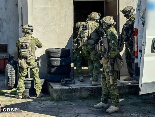 CBŚP zlikwidowało fabrykę papierosów. Wśród zatrzymanych Polak, Białorusini i Ukraińcy