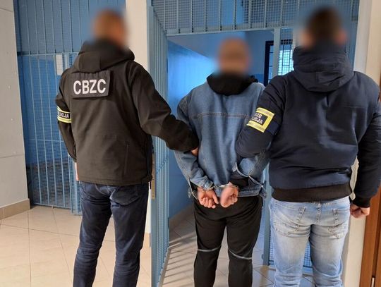 CBZC dorwało gang, który przejął sto tysięcy kont na Facebooku. Zabezpieczono milion złotych majątku