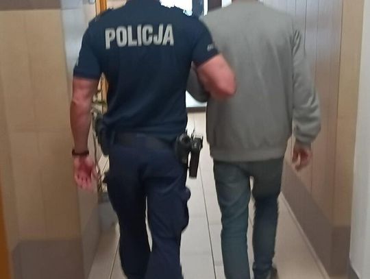 Chciał sprawdzić auto przed zakupem. Pijany 52-latek wpadł podczas jazdy próbnej skodą
