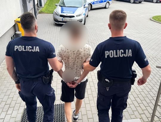 Chciał wykorzystać spotkanego na ulicy chłopca. Policjanci znaleźli przy nim nóż i narkotyki