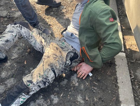 Chcieli sprzedać skradzione auto jego właścicielowi. „Okazja na części” zakończyła się obławą