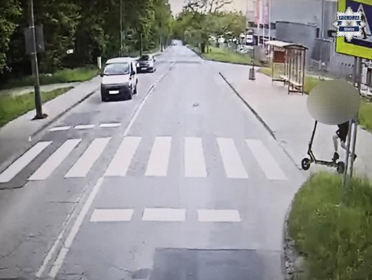 Chłopak na hulajnodze elektrycznej wjechał pod autobus. Miał mnóstwo szczęścia