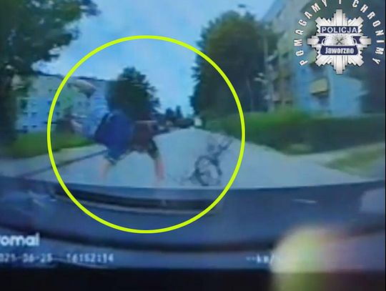 Chłopiec wjechał prosto pod nadjeżdżające BMW. Doszło do bardzo groźnie wyglądającego potrącenia