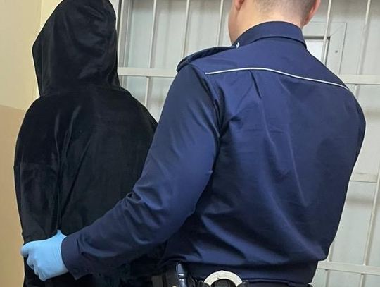 Chodziła po osiedlu jak nawiedzona i włamała się do domu. Wcześniej coś zażyła, bo chciała "pomedytować"