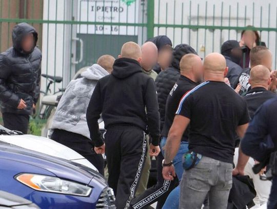 Chuligani staną przed sądem. Akt oskarżenia przeciwko 20 osobom po zadymie przy stadionie