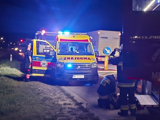 Ciężarówka potrąciła pieszego na drodze krajowej. Mimo reanimacji nie udało się go uratować [FOTO]