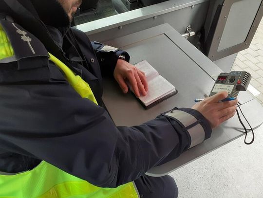 Cofając radiowozem wjechał w budynek komendy. Pijany policjant zostanie wydalony ze służby