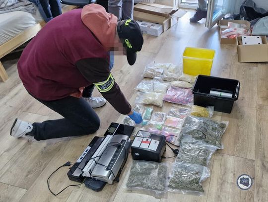 Cyberpolicja rozbiła gang dilerów działających w darknecie. Przejęto narkotyki warte milion złotych