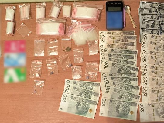 Cyberpolicja rozbiła zorganizowaną grupę przestępczą handlującą narkotykami w sieci