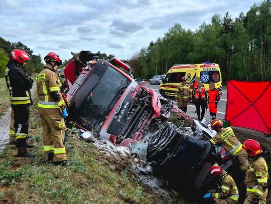 Czołowe zderzenie Audi z ciężarowym Manem. Młody kierowca osobówki zginął na miejscu