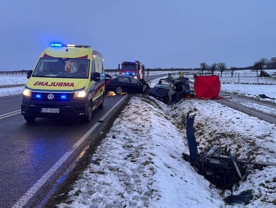 Czołowe zderzenie seata i BMW. 34-latek zginął na miejscu, drugi z kierowców został ranny